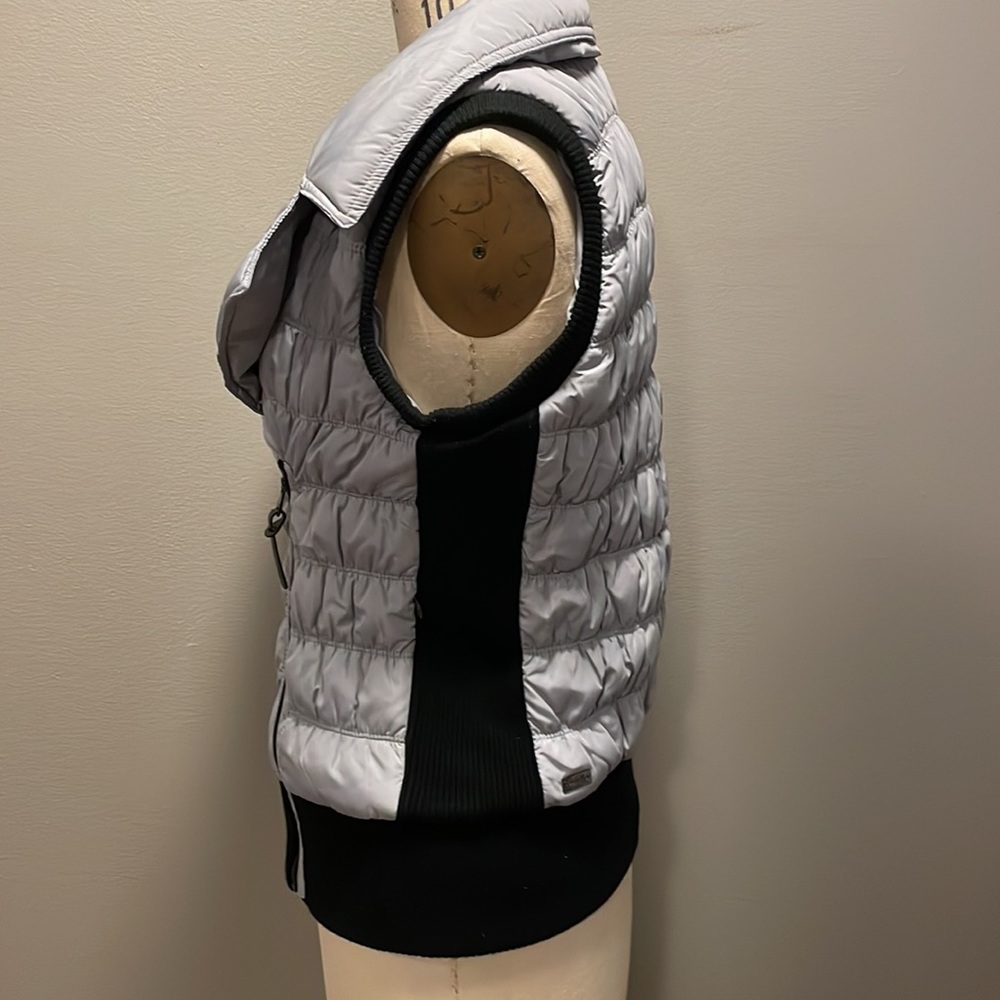 Calvin Klein performance puffer vest jacket in Ice - Picture 3 of 9